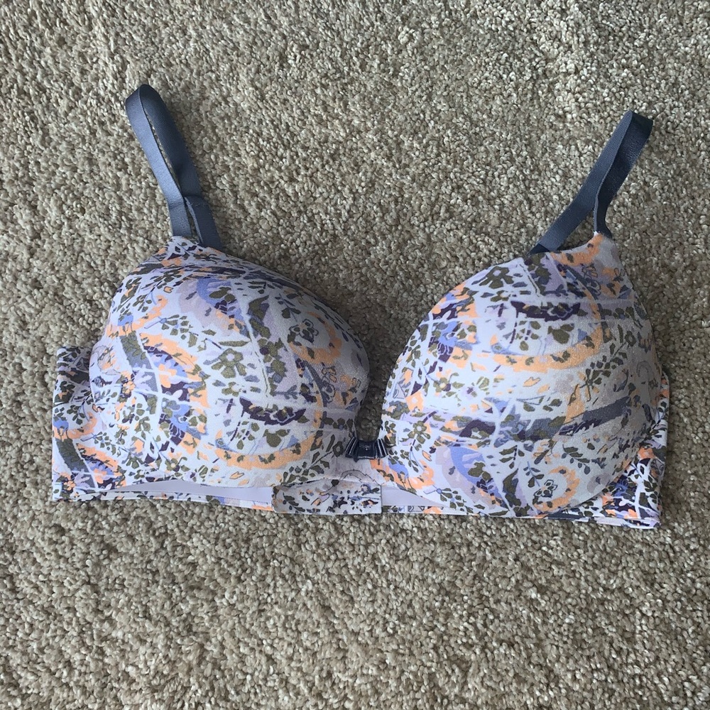 36D Victoria’s Secret bra